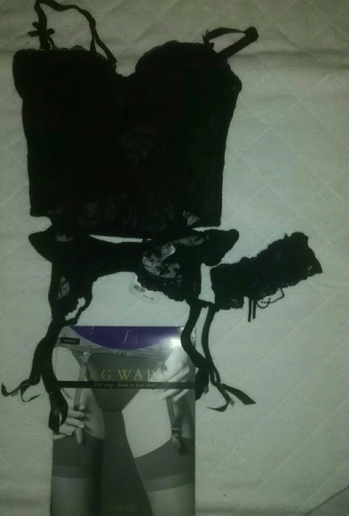 4pc Black Corset bundle - Picture 3 of 4